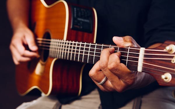 Devenez un expert de la guitare : conseils et astuces pratiques